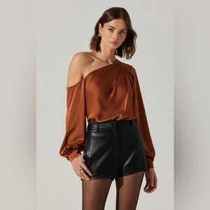 NWT ASTR the Label Nieves One Shoulder Top in Copper